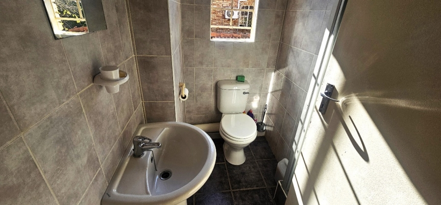 To Let 3 Bedroom Property for Rent in Waterval East North West